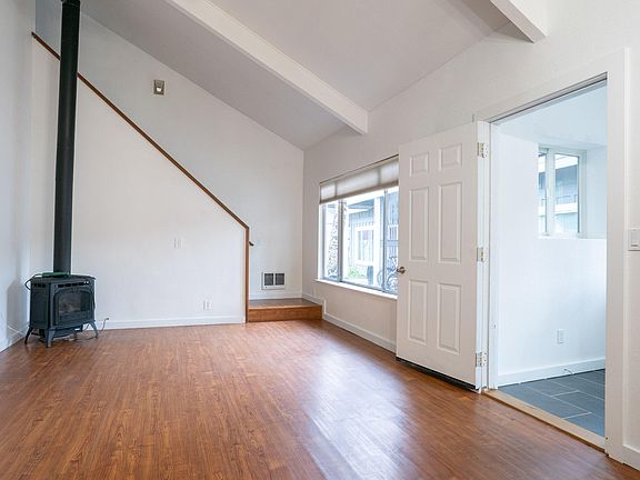 5th image of 218 Pinewood Ln #D6
