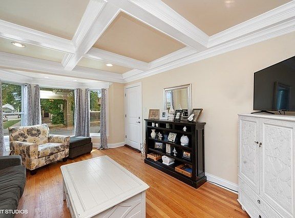 4th image of 3858 N Newcastle Ave