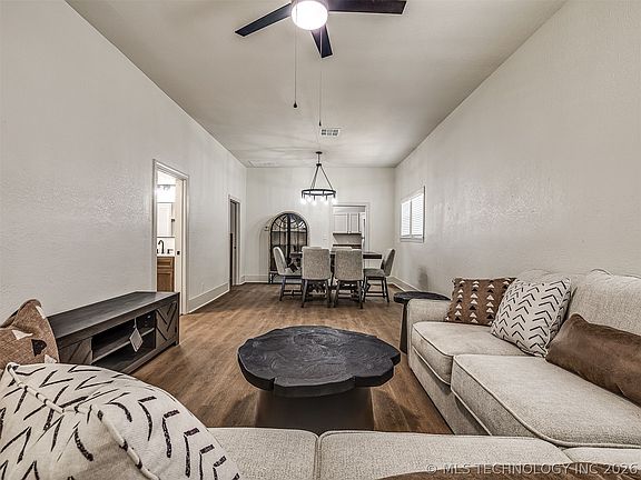 5th image of 233 W Adams Ave