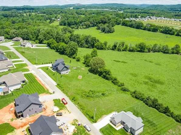 672 Blue Water Dr, Cookeville, TN 38506