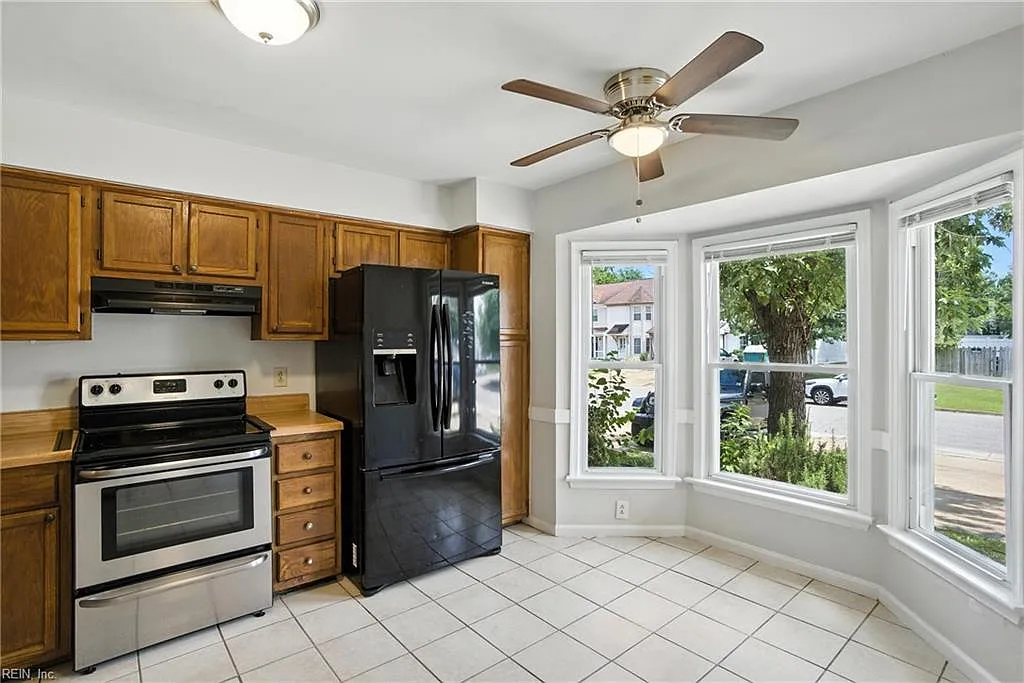 3 bed, 2.5 bath, 1424 sqft, $1,000 — Photo 4