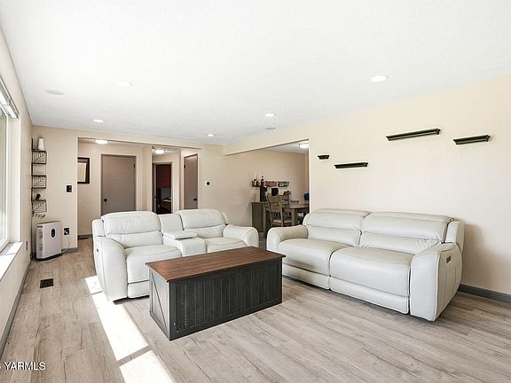 5th image of 805 S 60th Ave