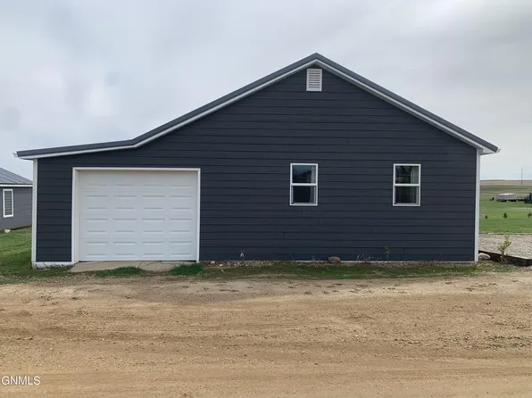 150 Bennett St, Fortuna, ND 58844