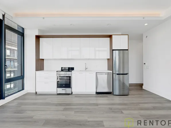 224 East 135th Street 1517 image 2 of 31