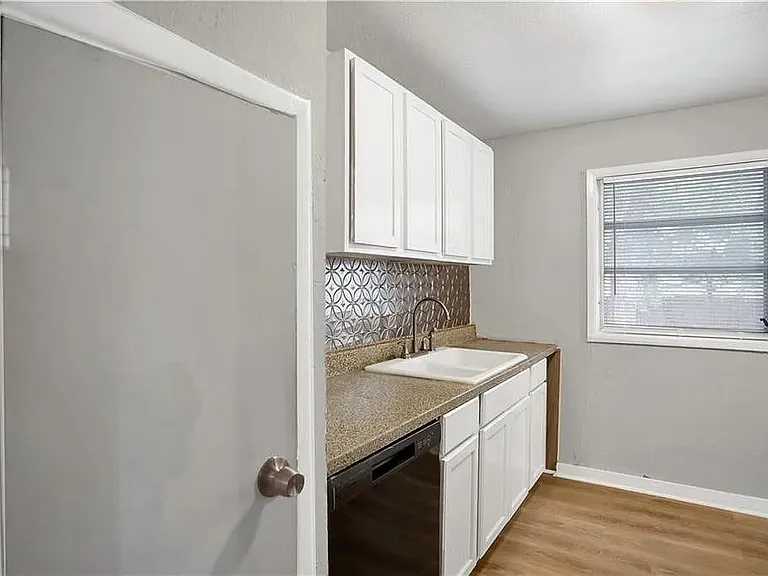 3764 Autumndale Dr — Photo 9