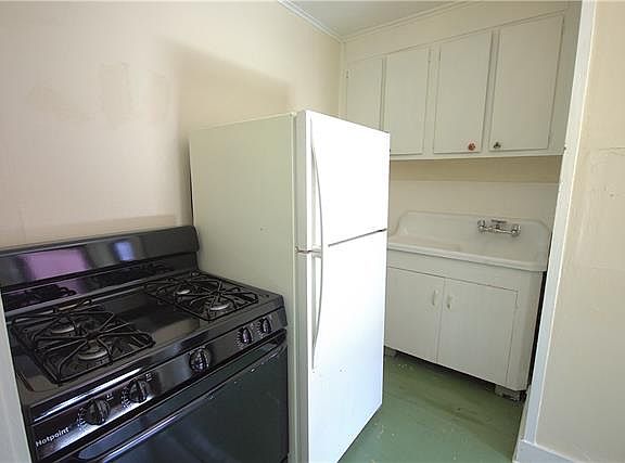 5th image of 610 Barracks St #2B