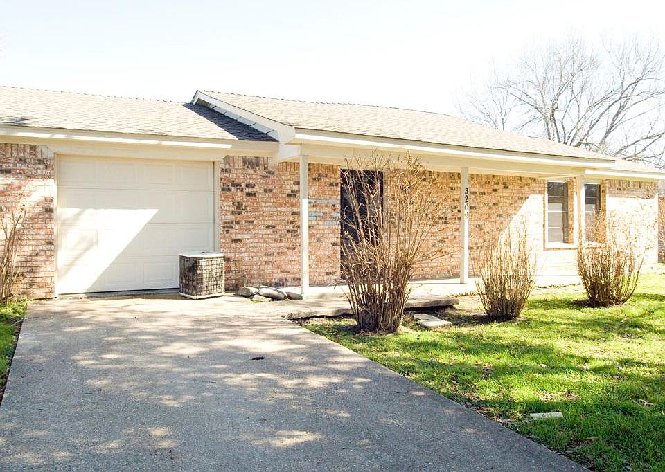 1st image of 3209 Oakridge Dr
