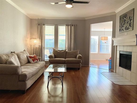 3rd image of 1004 Thistle Meade Cir