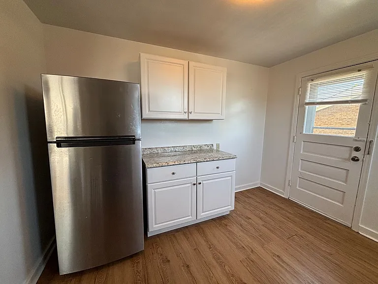 1300 Kelton Ave — Photo 3