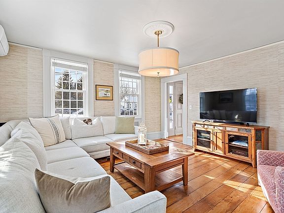 3rd image of 228 Main St