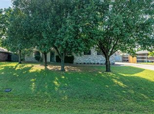 1219 N Saint James Rd, Pilot Point, TX 76258