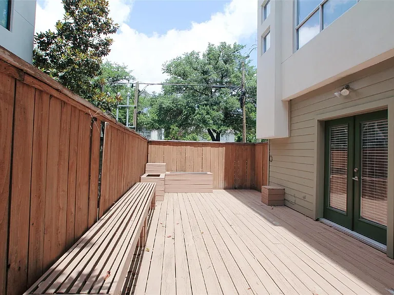 4701 Caroline St — Photo 36