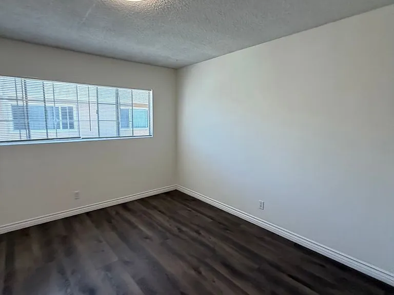 4340 Walnut — Photo 9
