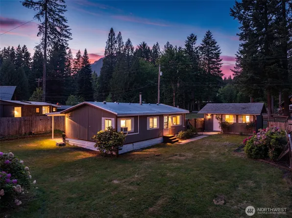 105 Mount Rainier Drive, Packwood, WA 98361