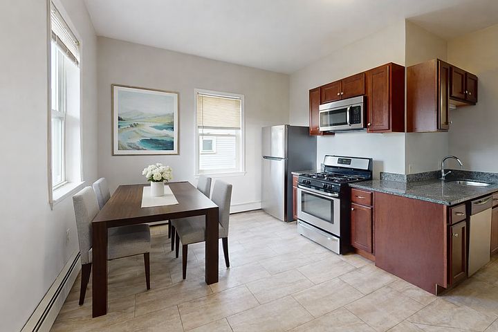 1st image of 171 Trenton St #2