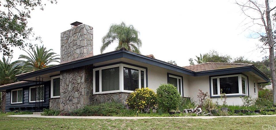 1st image of 2260 Country Club Vista St