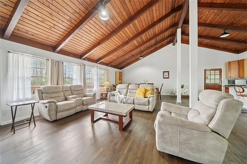 4 bed, 3126 sqft, $4,000 — Photo 3