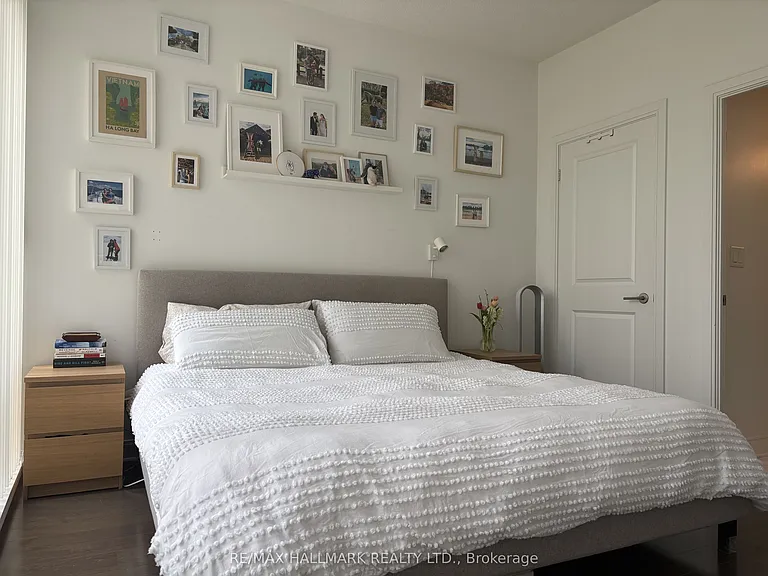 21 Scollard St #402 — Photo 7
