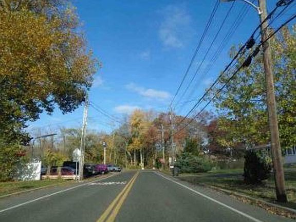 Exterior Neighborhood (street photo)