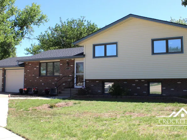 2710 N Shamus St, Garden City, KS 67846