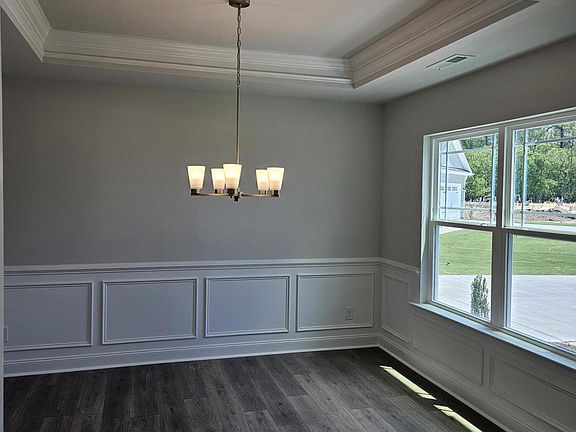 5th image of 209 Bay Hill Drive