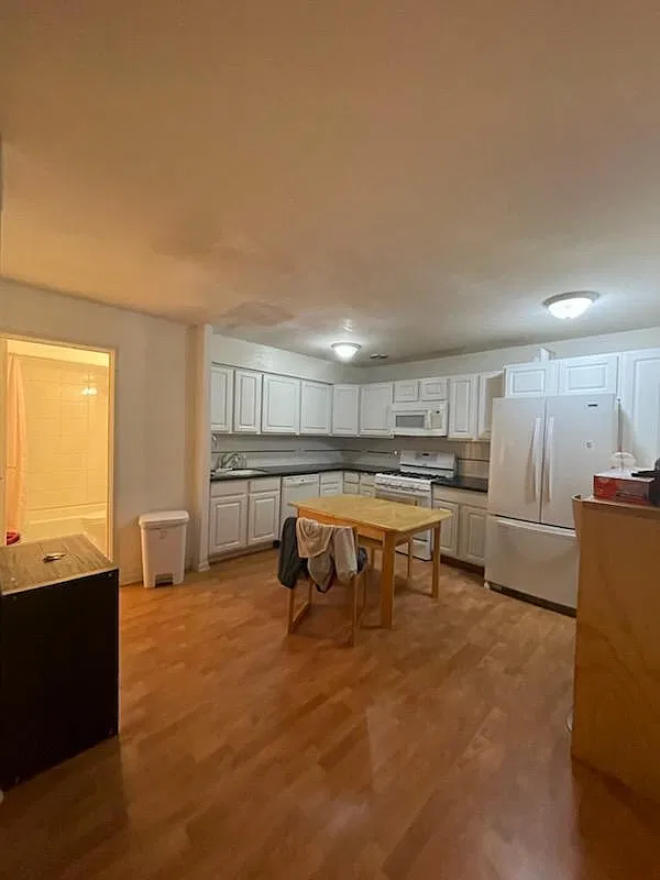 1 bed, 800 sqft, $1,300 — Photo 1