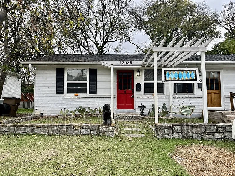 1208B Kirkwood Ave