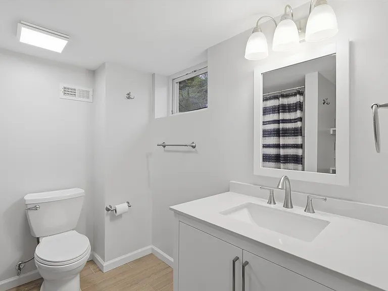 9 Linden Blvd — Photo 29