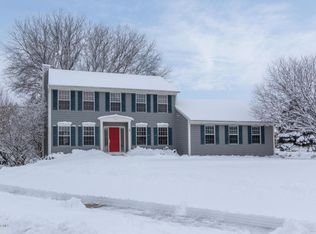 955 Stone Slope Ln SW, Rochester, MN 55902