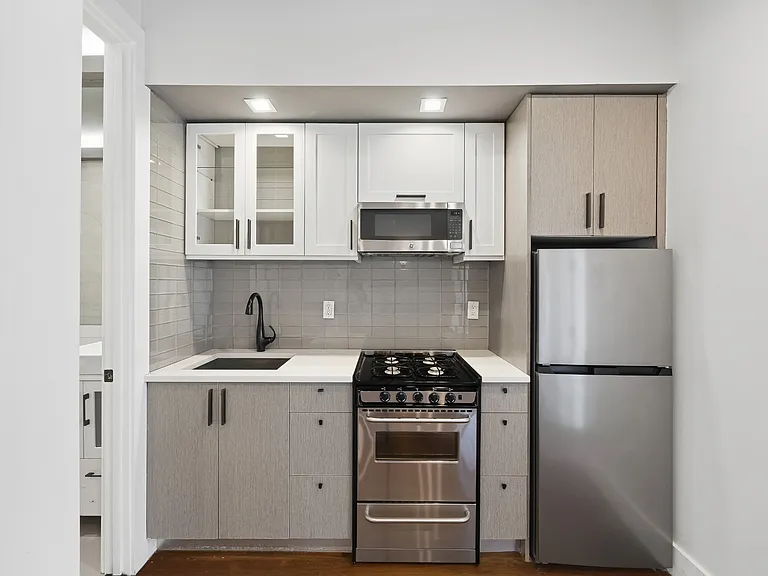 533 Park Pl #2F — Photo 3