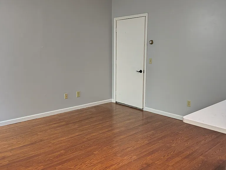 409 E Commercial Ave #R — Photo 3