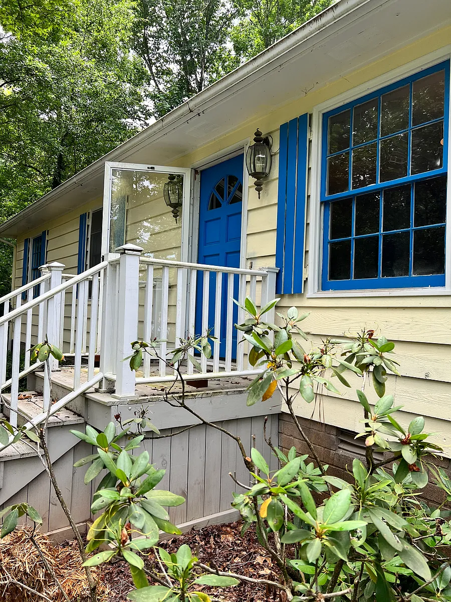 Building Photo - 1000 Lindy Cir