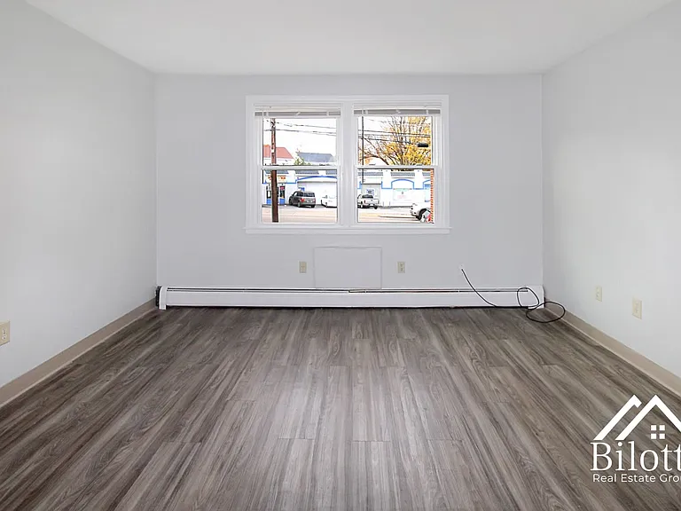 170 Pawtucket Ave — Photo 3