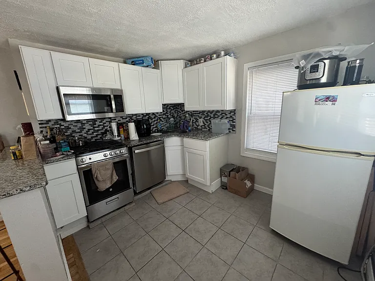 166 5th St #2 — Photo 3