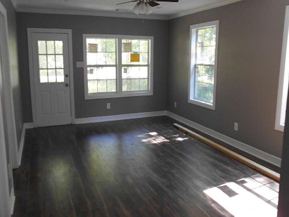 Large entry way / family room