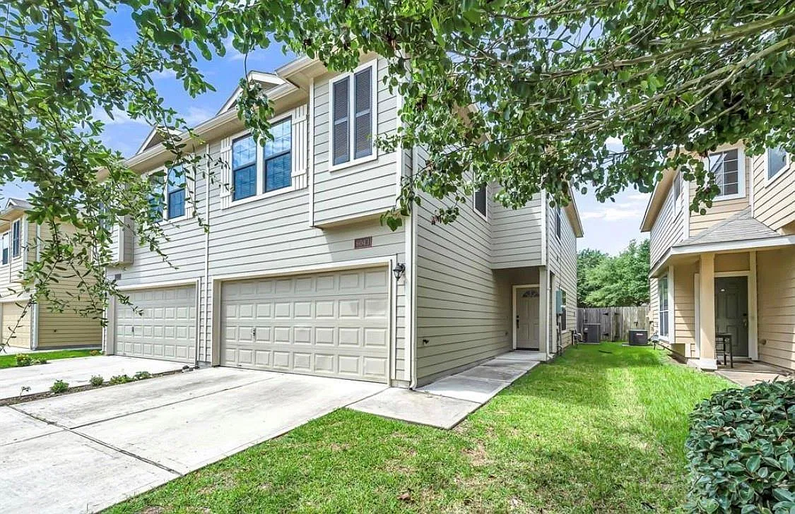 3 bed, 2.5 bath, 1732 sqft, $1,950 — Photo 2