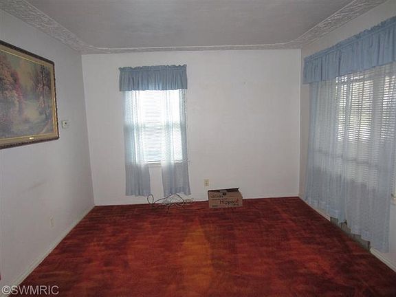 3rd image of 100 Maryland Dr