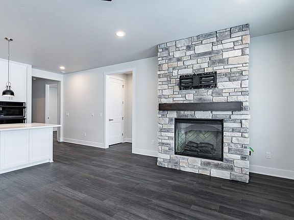 4th image of 150751 Cloudberry Ln