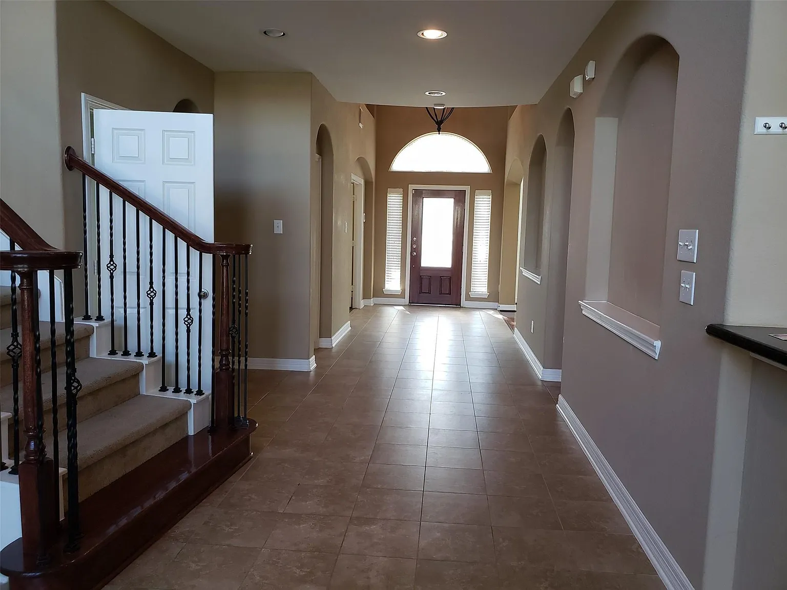 4 bed, 3.5 bath, 3624 sqft, $3,250 — Photo 4