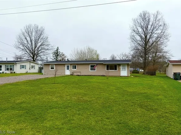 12114 National Dr, Grafton, OH 44044