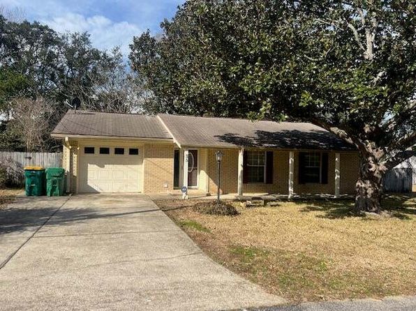 35 Berwick Cir