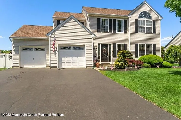22 Crater Lake Rd photo 1