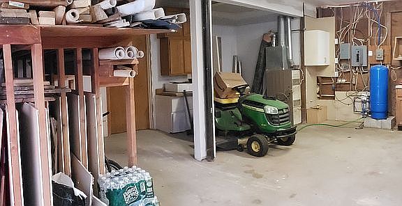 2nd image of 215 Oak Glen Rd