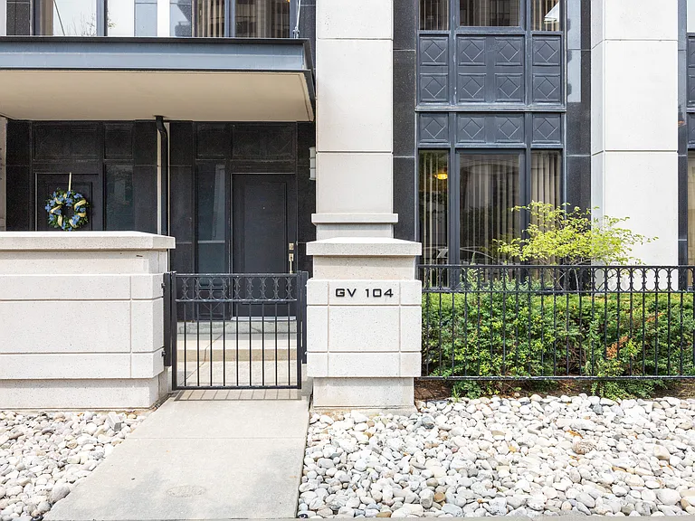105 Harrison Garden Blvd — Photo 38