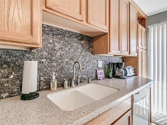 4th image of 12328 Southgate Dr