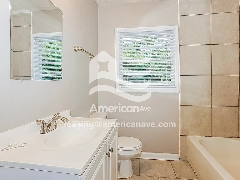 1615156_010_wm_-_main_bathroom_13051155.jpg
