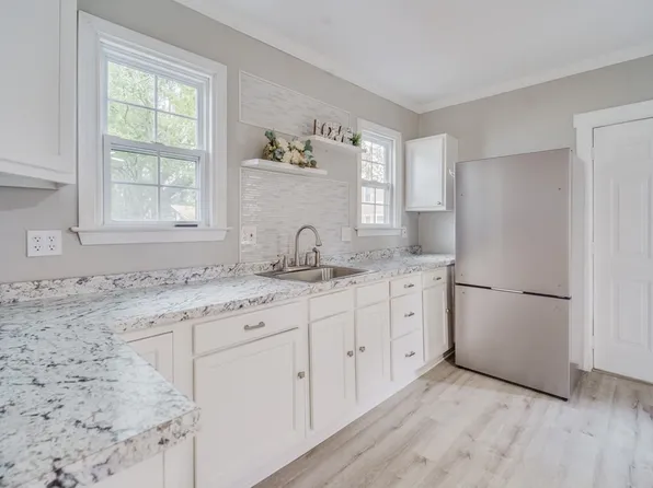 252 Bay St, Springfield, MA 01109