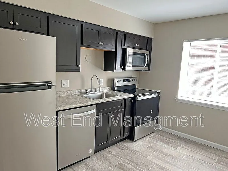1 bed, 1.0 bath, $895 — Photo 2