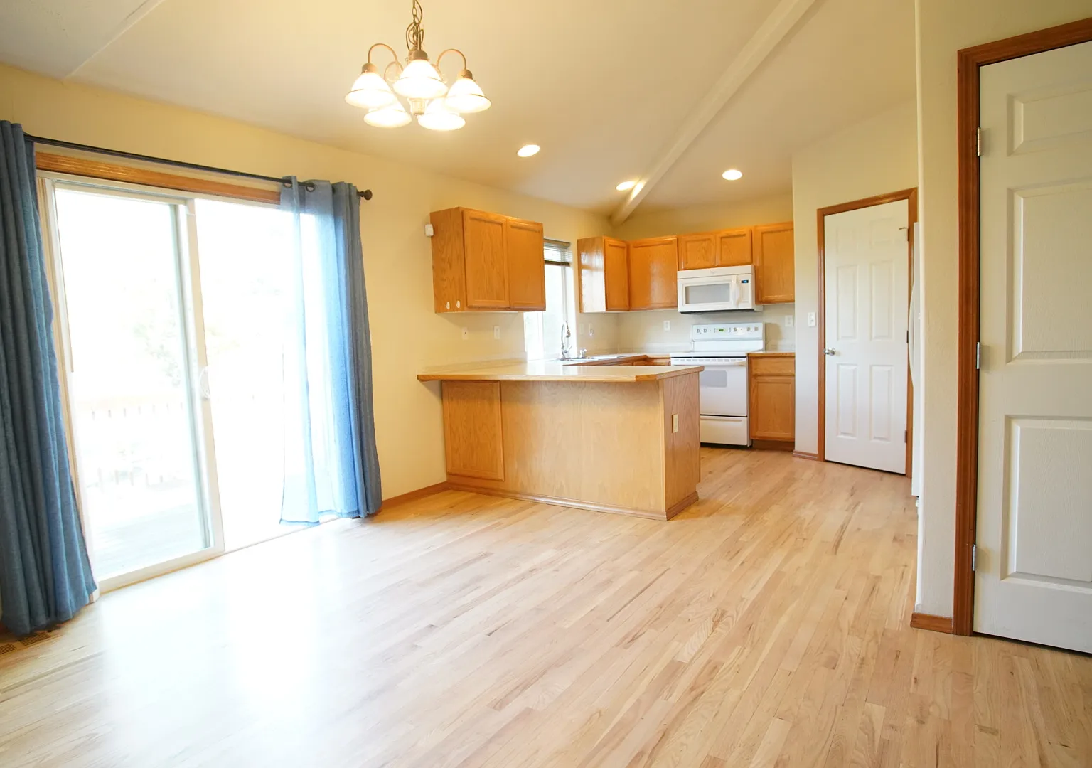 5 bed, 2355 sqft, $2,995 — Photo 3