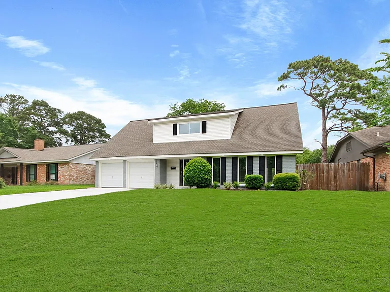 14527 Duncannon Dr — Photo 2
